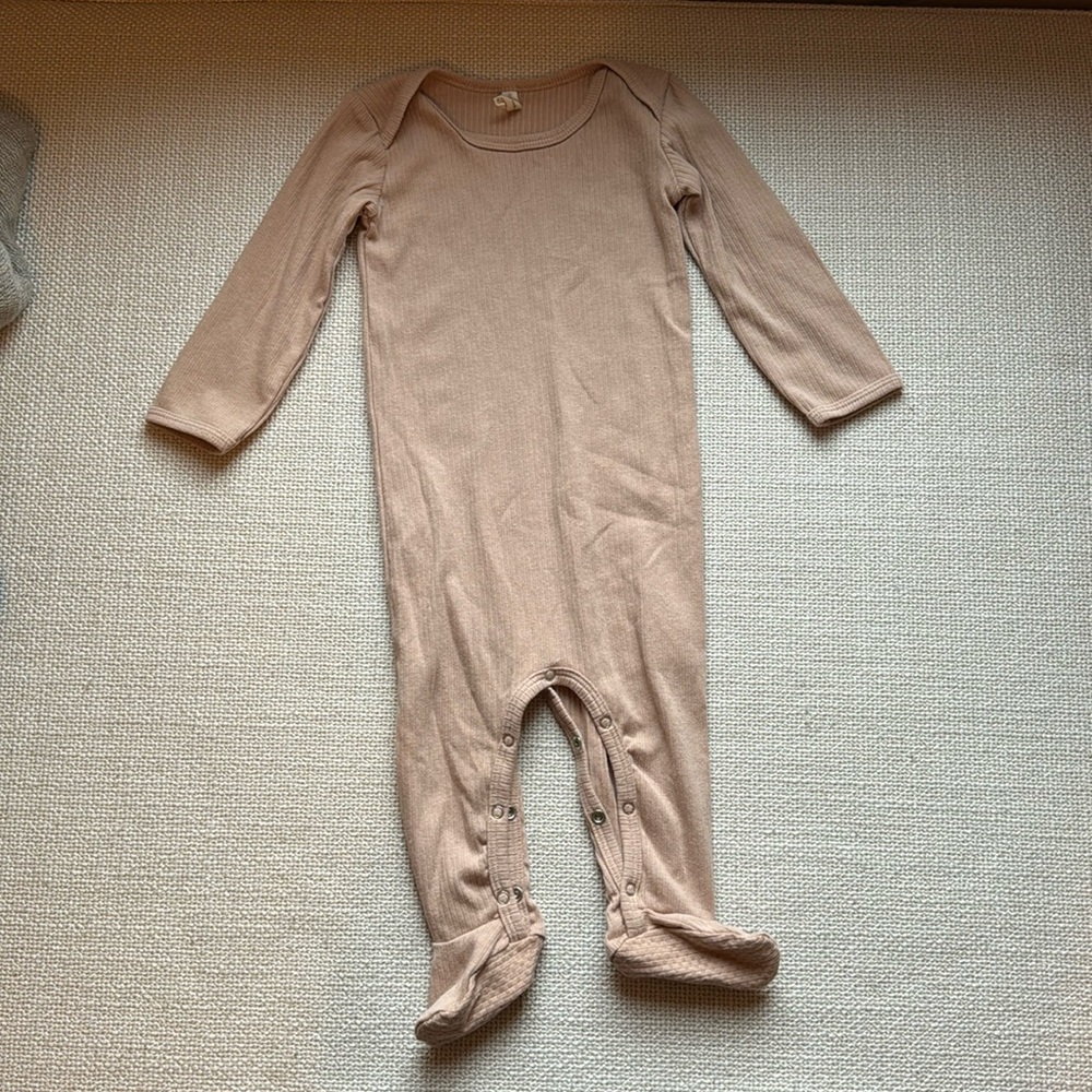 NWOT Quincy Mae footed sleeper